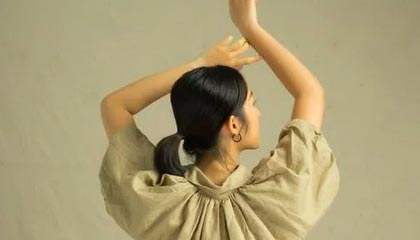 黑料深度揭秘：内幕风波背后，主持人在酒店房间的角色疯狂令人意外（虚构版）